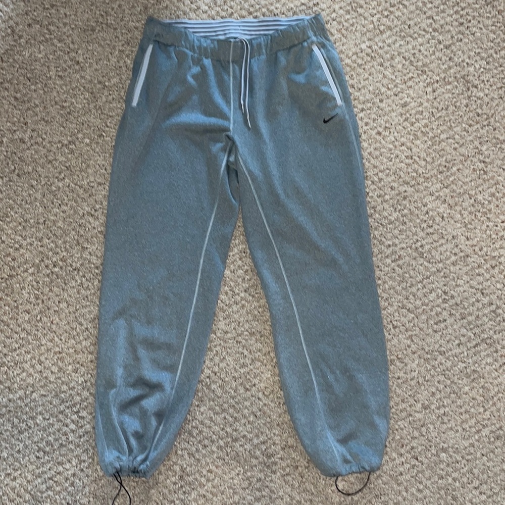 Men’s size large Nike thermo-fit, sweatpants with drawstrings at ankle